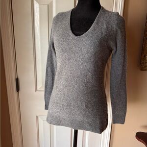 41 Hawthorn Gray 100% Cashmere V-Neck Women's Sweater